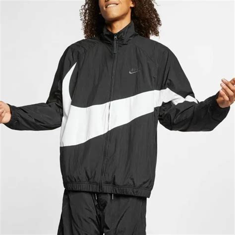 nike swoosh jacke herren schwarz|Nike Big Swoosh Gewebte Statement.